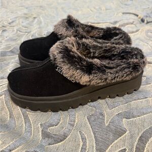 Skechers Black Slip-On Clog with Gray Faux-Fur Collar
